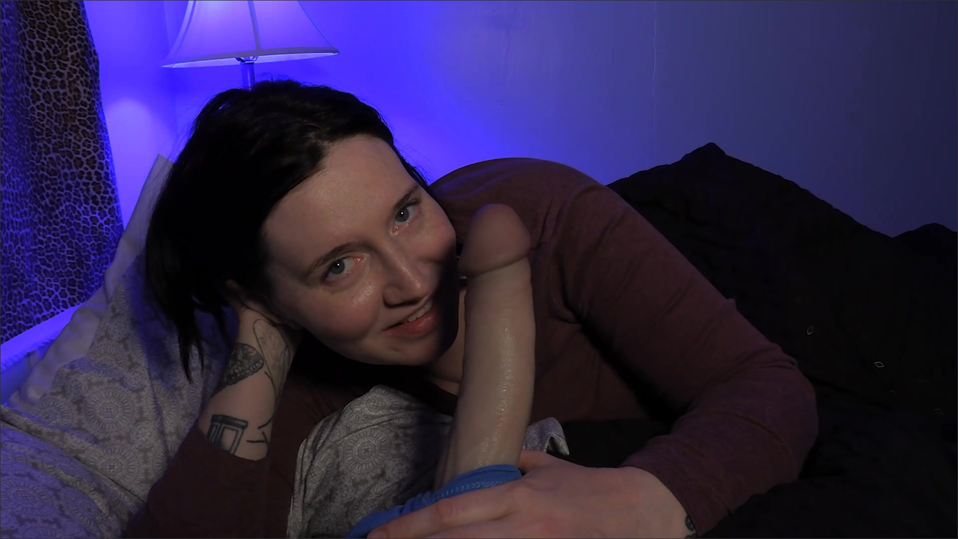 ManyVids – Bettie Bondage Sharing A Bed With Your Stepsis (2023-08-27)